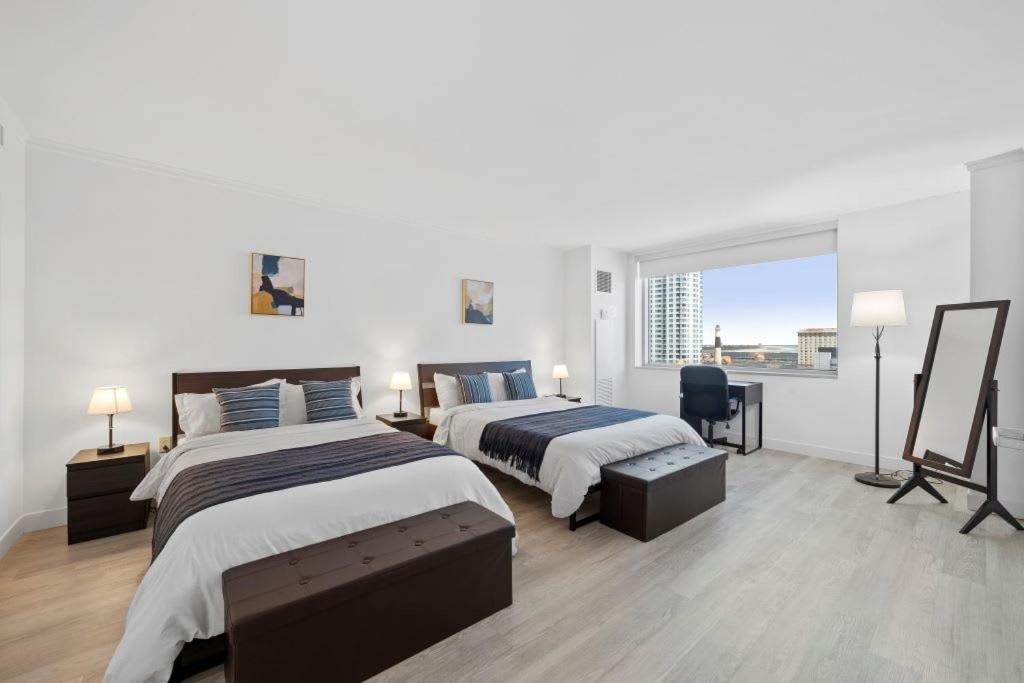 Cozysuites Seaside 2br3ba Showboat Apartment *