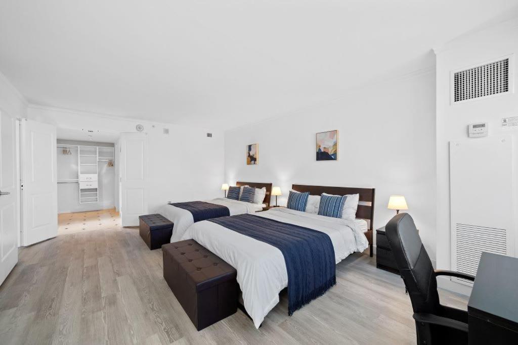 Cozysuites Seaside 2br3ba Showboat Apartment