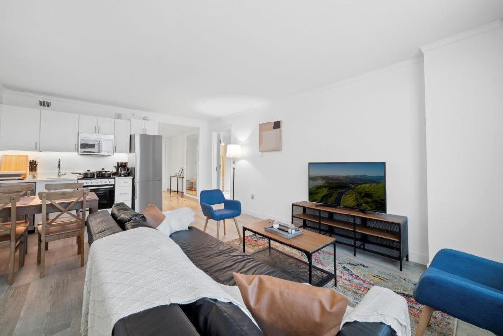 Cozysuites Seaside 2br3ba Showboat Apartment