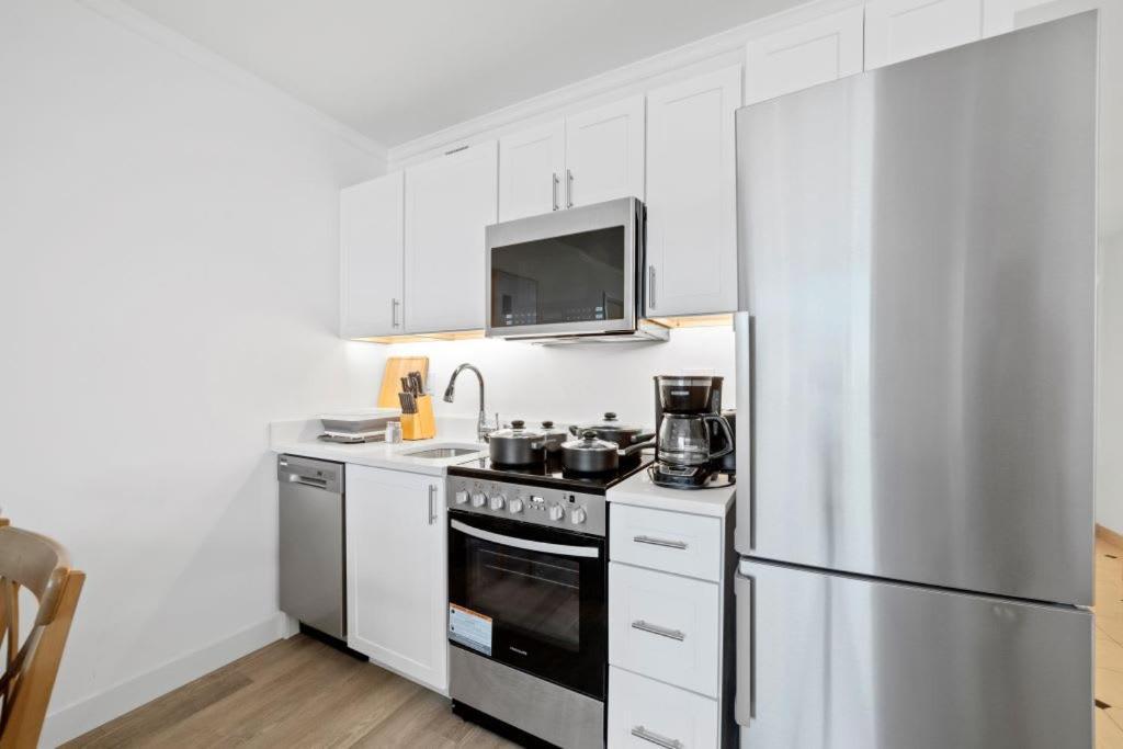 Cozysuites Seaside 2br3ba Showboat Apartment *