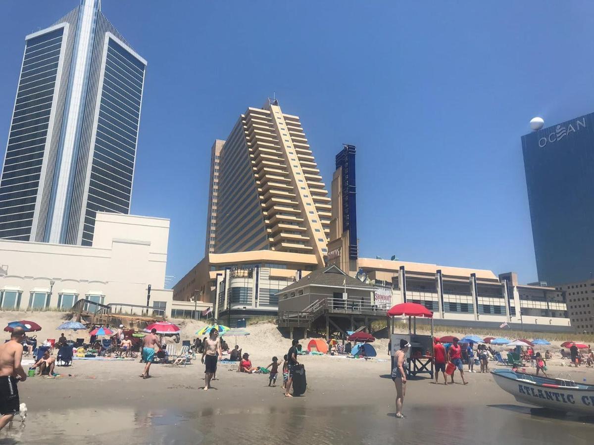 Cozysuites Seaside 2br3ba Showboat Apartment